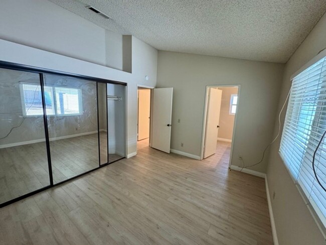 Building Photo - Beautifully Updated 3-Bedroom Home with Ne...