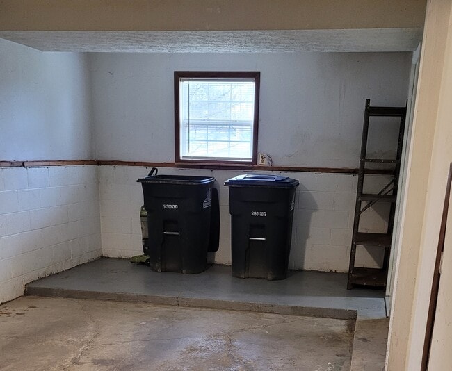Garage - 1171 N Carpenter Rd