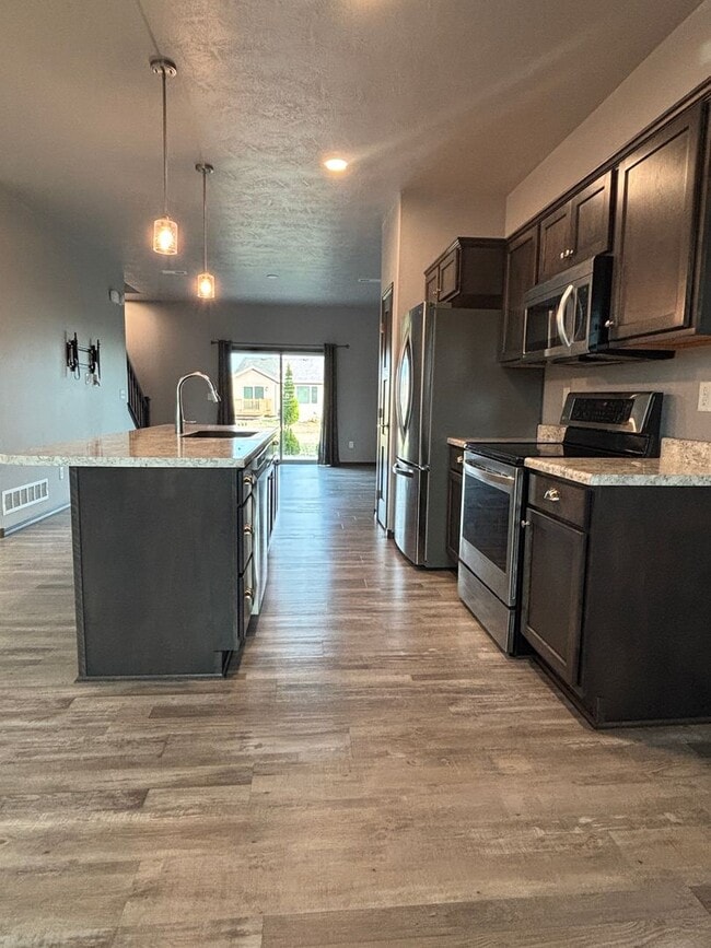 Building Photo - Spacious 3-Bedroom Home