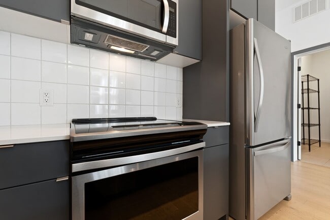 Building Photo - 1st Floor modern condo in downtown Durham!