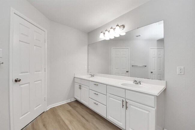 Building Photo - 15218 Taos Creek Ct