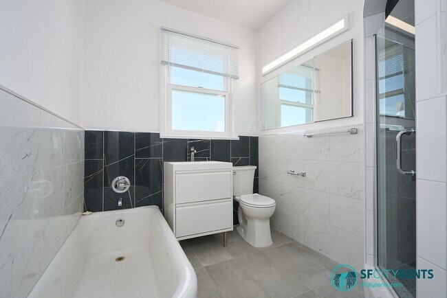 Building Photo - Russian Hill: Remodeled 9th Floor Apartmen...