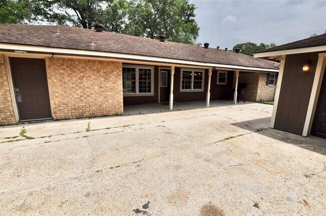 Building Photo - 23114 Laura Ln