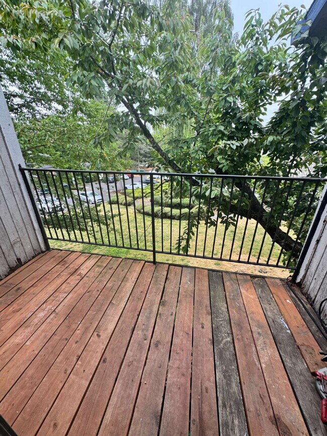 Building Photo - 2 Bed / 1 Bath in Prime Happy Valley Location