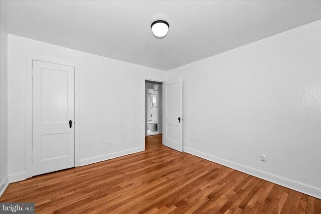 Building Photo - 801 Cox Ave