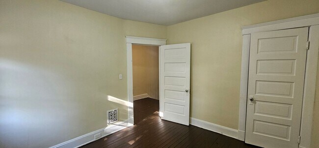 Building Photo - 1280-1280 Marlowe Ave