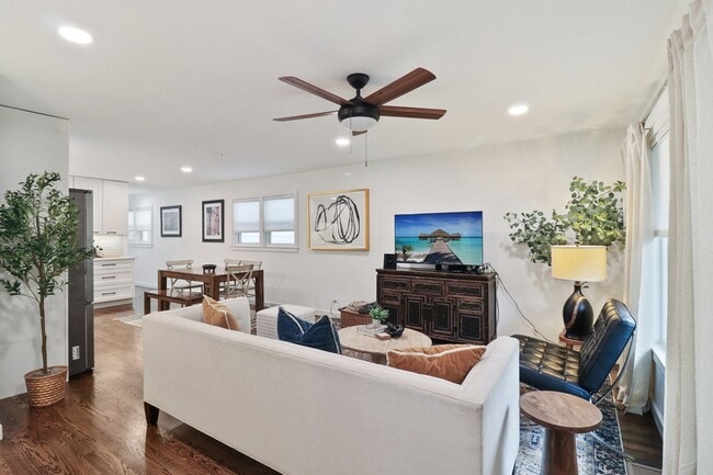 Building Photo - 3008 N Spaulding Ave