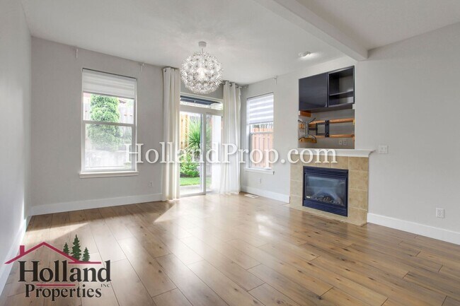Building Photo - Beautiful 3-Bedroom Home with Covered Patio & Fenced Yard