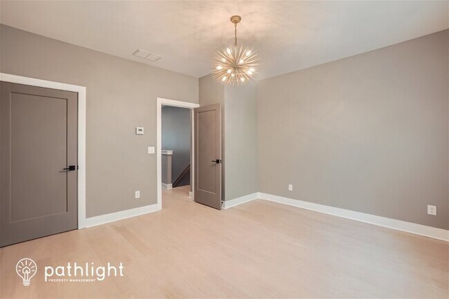 Building Photo - 865 Cavanaugh Avenue SE