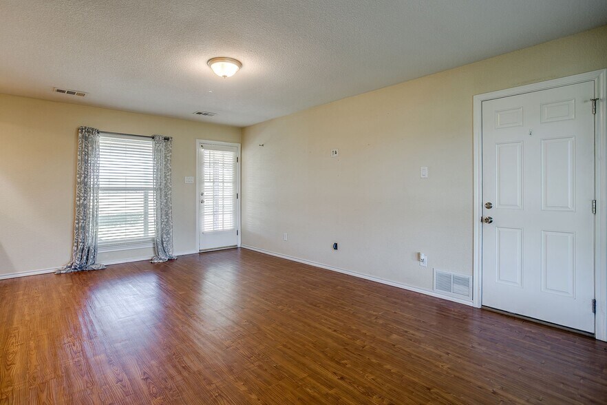 Building Photo - 1804 Impala Dr