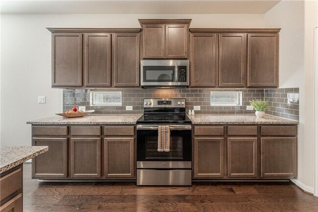 Building Photo - 141 Cres Heights Dr