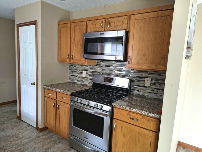Building Photo - 52212 Evard Dr
