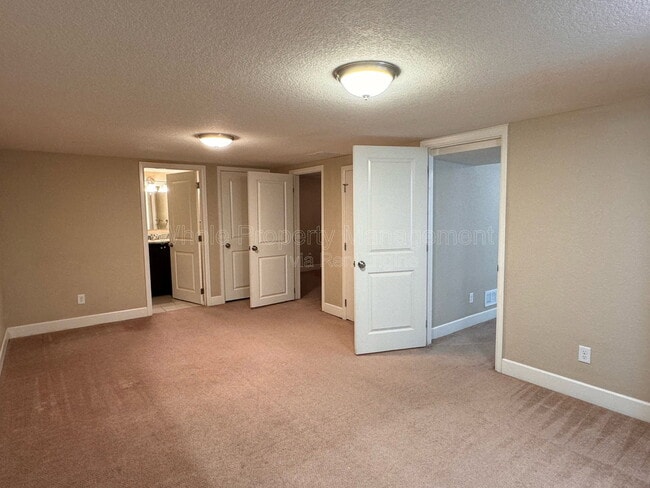 Building Photo - 2118 E 21st Ave