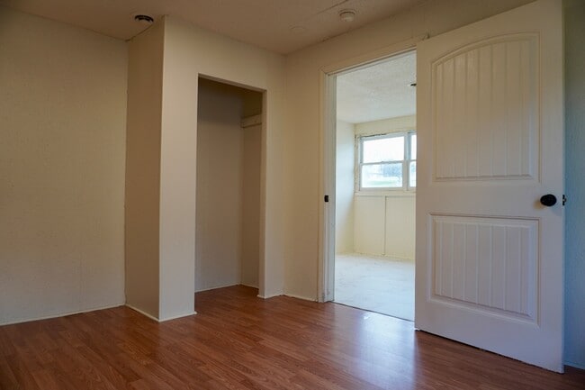 Building Photo - 405 W Main St