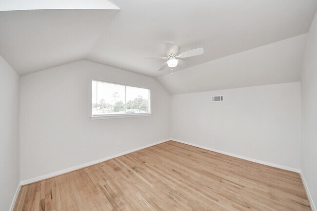 Building Photo - 734 Dell Dale St