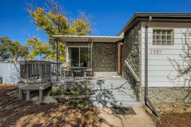Building Photo - $0 DEPOSIT OPTION. STUNNING 3BED/2BATH DUPLEX IN BERKELEY NEIGHBORHOOD