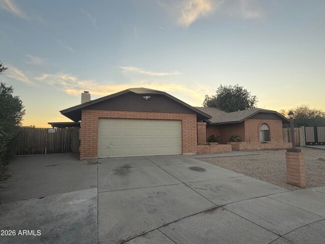 Building Photo - 6509 W Cochise Dr