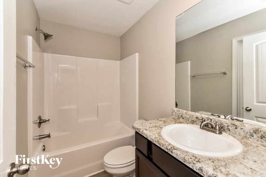 Building Photo - 3006 Chris Cir