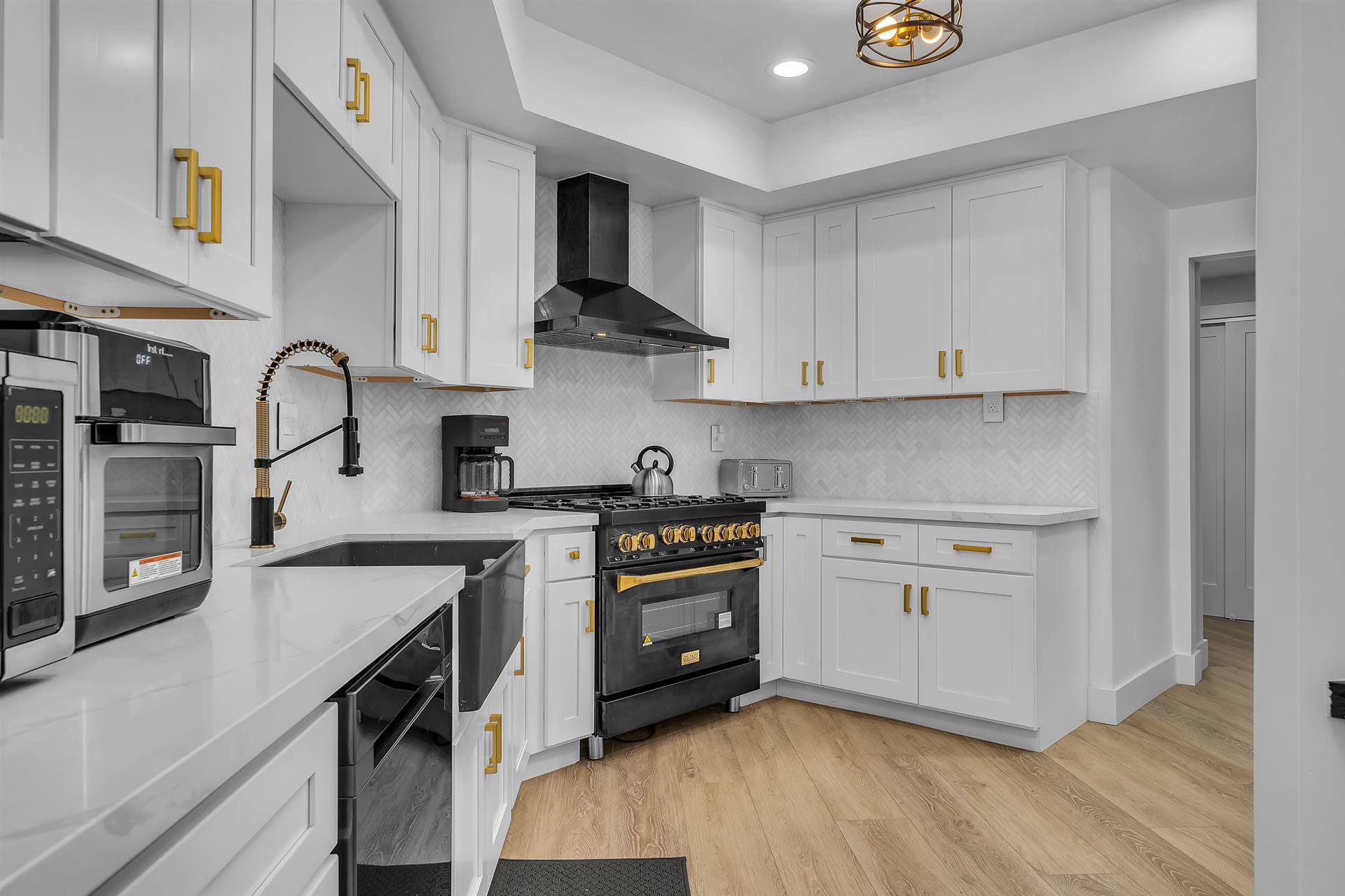 Newly renovated kitchen - 1412 N Crescent Heights Blvd