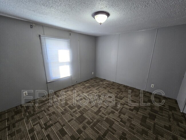 Building Photo - 700 W Ridgeway Ave