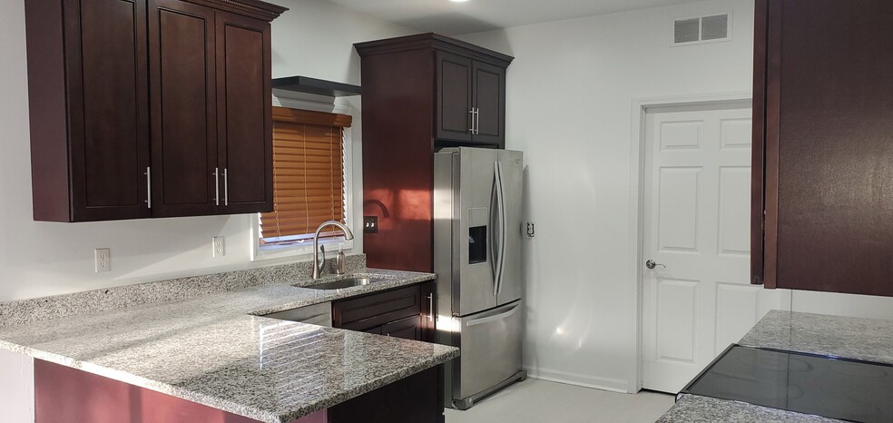 Building Photo - 3498 Eagle Creek Dr