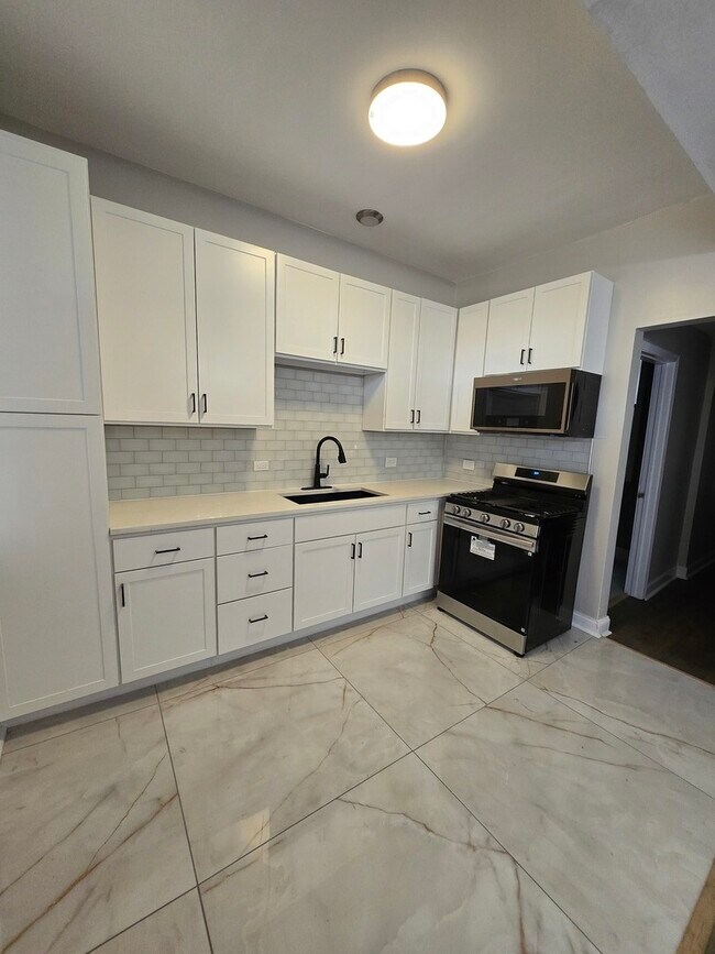 Building Photo - 4749 S Prairie Ave