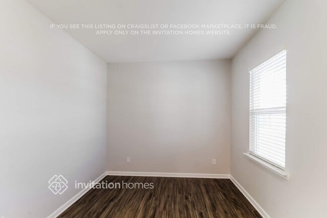 Building Photo - 913 Pebble Blvd