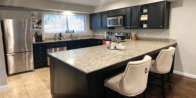 Building Photo - 8710 Park Ln