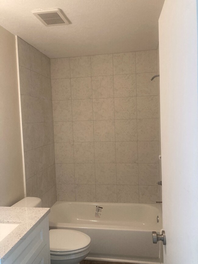 Building Photo - 1431 Sheafe Ave NE