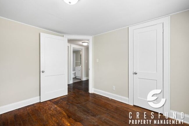 Building Photo - Bright and Cozy Cottage Style 2 Bedroom 1 Bath! Right off Ramsey Street