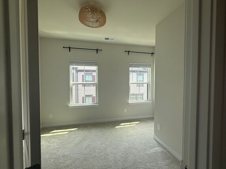 Building Photo - Room in Townhome on Tristram Ln