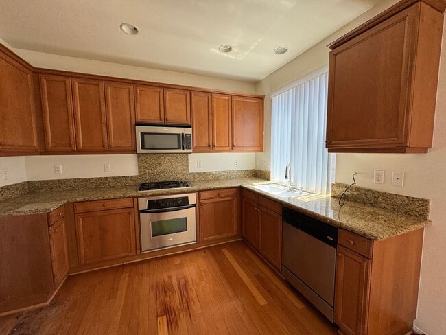 Building Photo - Welcome To Your New Home In Inglewood (Gat...