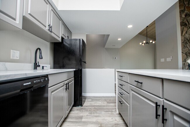 Building Photo - Lakefront Living at Fairfield Plantation