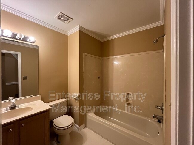 Building Photo - 8642 Pantherburn Cir N