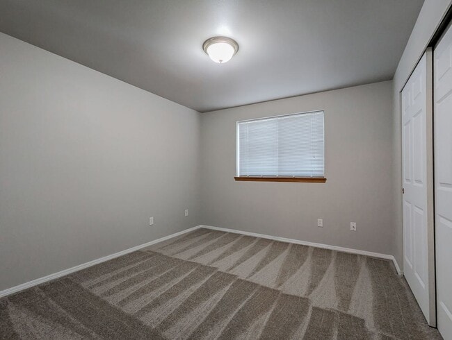 Building Photo - 417 Pine Ave