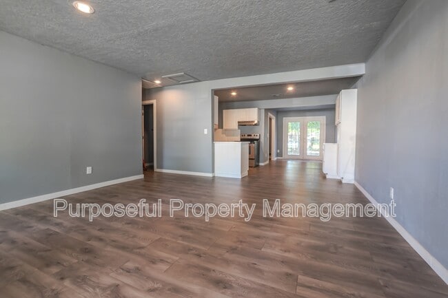 Building Photo - 516 Morrison Ave