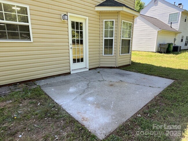 Building Photo - 5637 Hedgecrest Pl