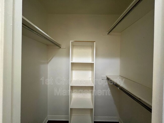 Building Photo - 4405 Bellaire Dr S