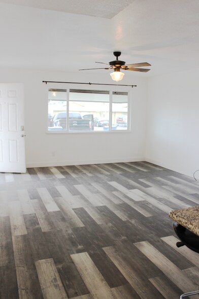 Building Photo - 202 Bruce Way