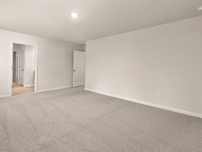 Building Photo - 167 Fernbrook Trl