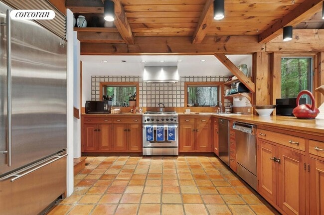 Building Photo - 15 Bull Path Cl