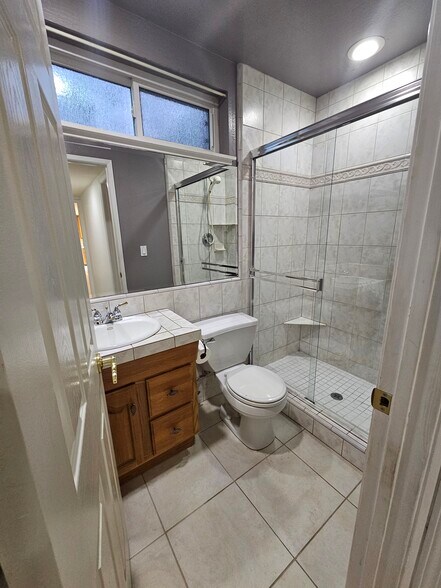 Building Photo - 1930 Adrian St