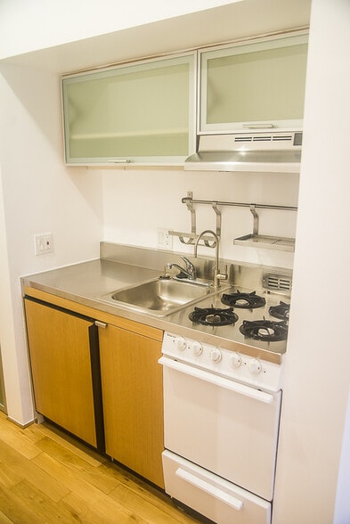 Building Photo - 8 Brooks Ave