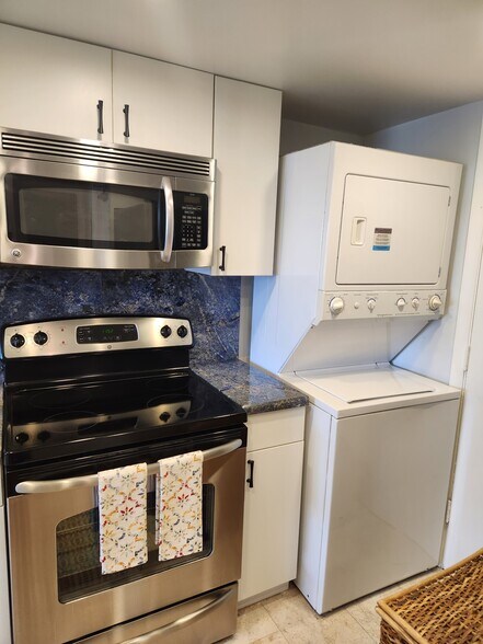 Washer and Dryer - 6000 N Ocean Blvd