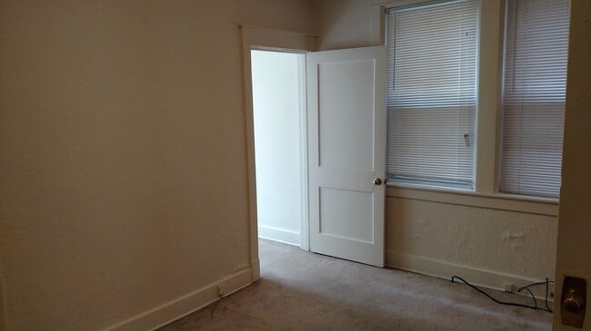 Building Photo - Great 1st Floor Duplex in Shadyside!