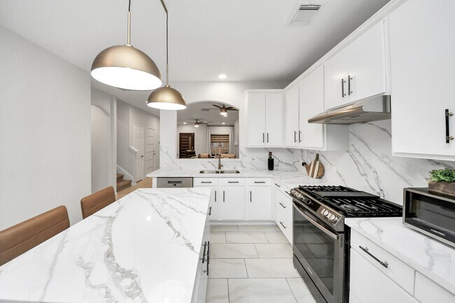 Building Photo - 2730 Empire Oaks Lane