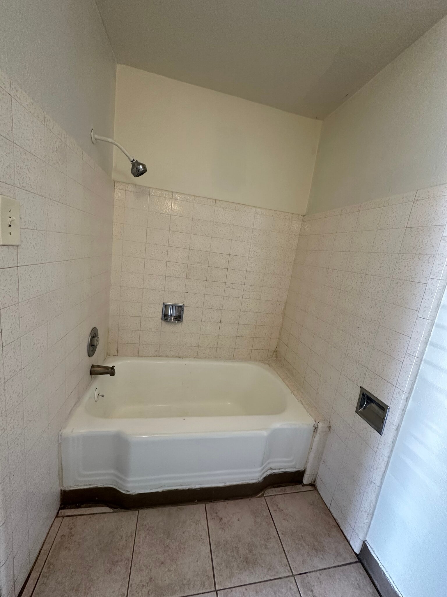 Building Photo - 150 S Main St