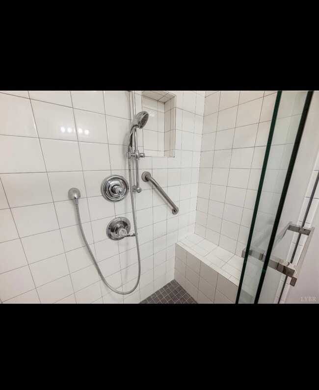 Building Photo - 224 Dove Ct