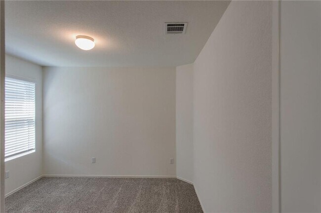 Building Photo - 6412 Laurencia Pl