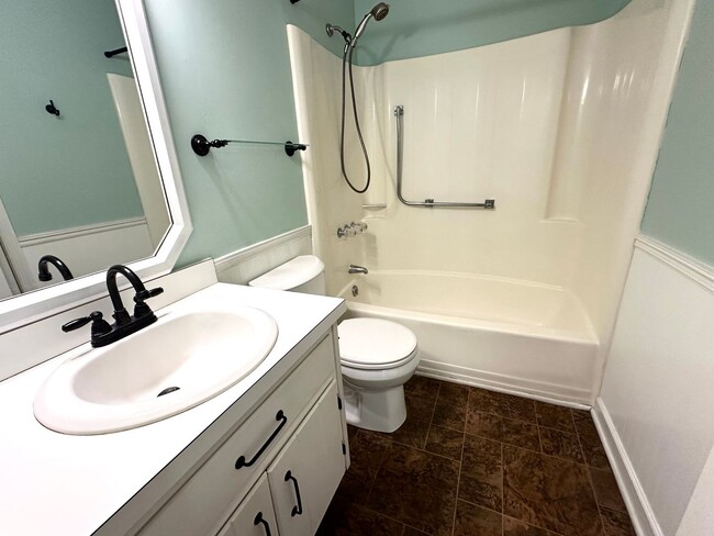 Building Photo - 5518 Thompson Dr